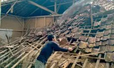 Tak Ada Angin Tak Ada Hujan, Bangunan Rumah di Cipatat Ini Roboh