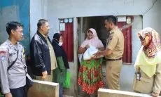 Warga Terdampak Bencana di Kampung Rambai Semringah Mendapat Bantuan dari Camat Bogor Utara