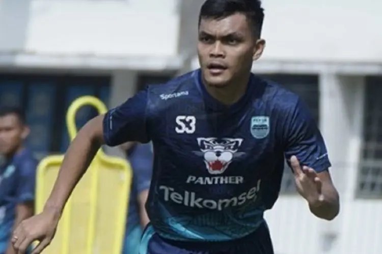 Persib Bandung Berduka: Rombongan Tim Melayat ke Rumah Duka Legenda Bejo Sugiantoro, Ayahanda Rachmat Irianto