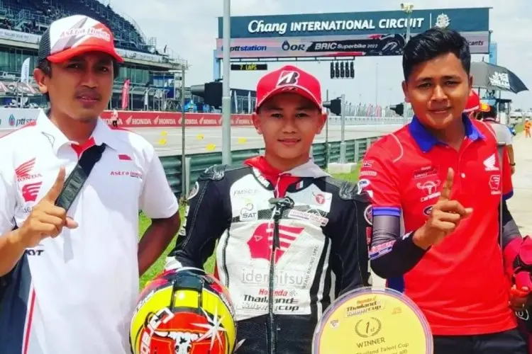 Dari Ciamis untuk Indonesia, Pembalap Decksa Finish Diposisi Pertama Dalam Kejuaraan Honda Thailand Talent Cup