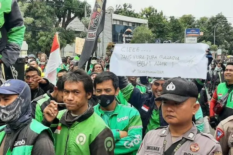 Tolak Kenaikan Harga BBM, Tuntutan Aksi Ojol Cirebon Raya Bersatu Kepung Balai Kota Cirebon