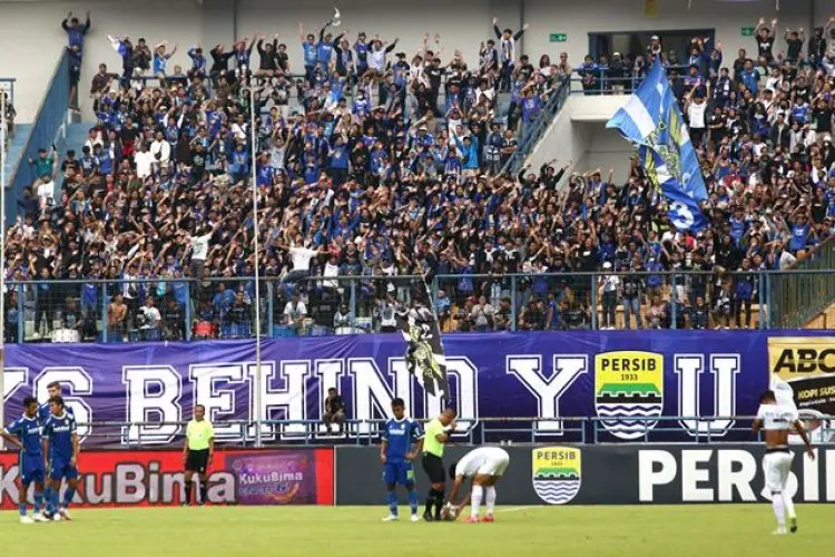 Enam Orang Bobotoh Persib Sambangi Markas Arema FC, Ini Hasilnya