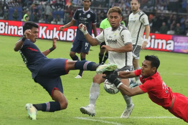 Arema Dipermalukan Persib, Dedik Setiawan: Interospeksi!