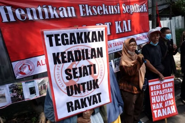 FOTO: Aksi Korban Penggusuran PT KAI