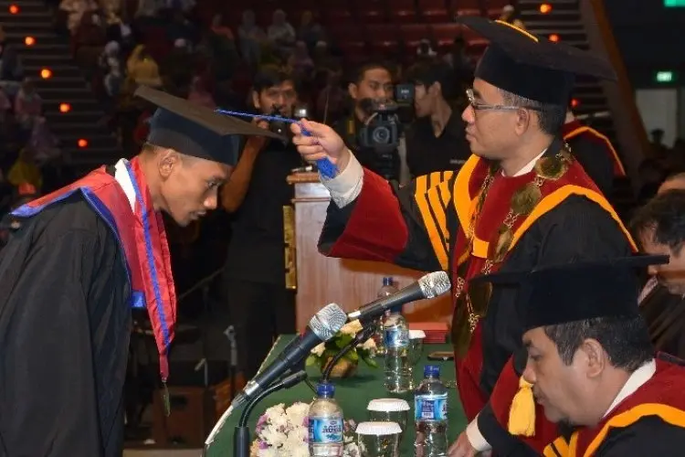 Unas Pasim Lantik 513 Wisudawan Secara Offline
