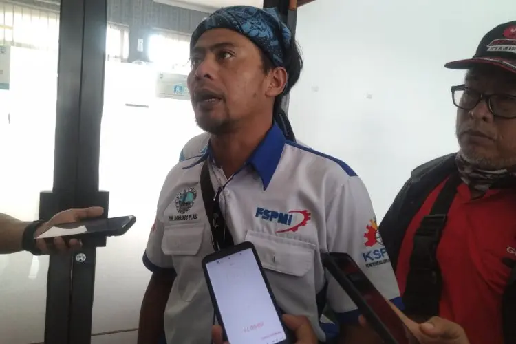 Lakukan Aksi Long March ke DPRD KBB, Ini Tuntutan yang Dilayangkan Ribuan Buruh