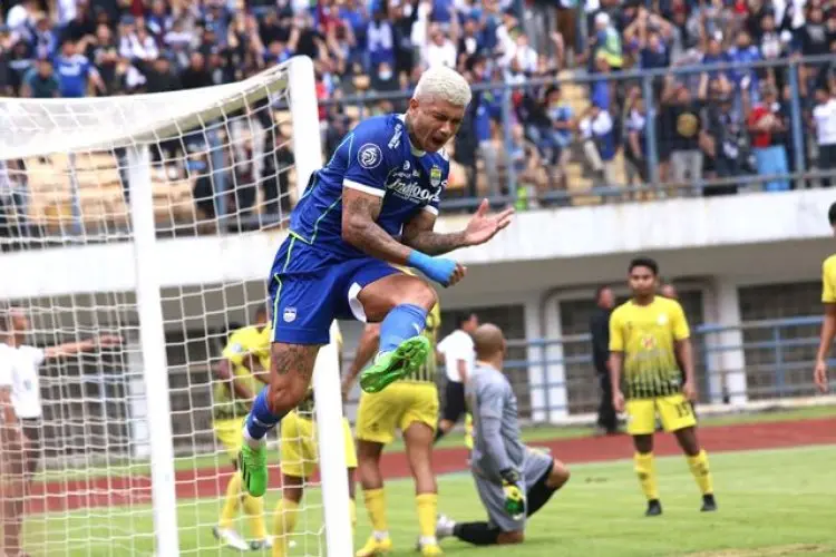 FOTO: Persib Bungkam Barito Putera 5-2 di Stadion GBLA