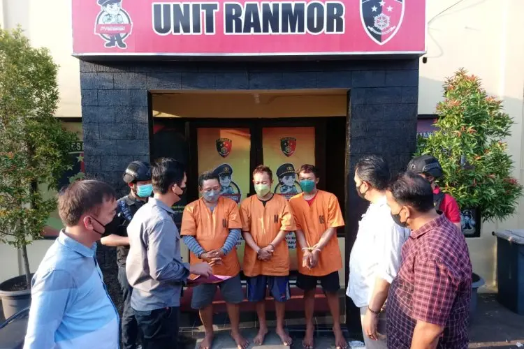 Polisi  Bekuk Tiga Pelaku Jaringan Bobol Minimarket