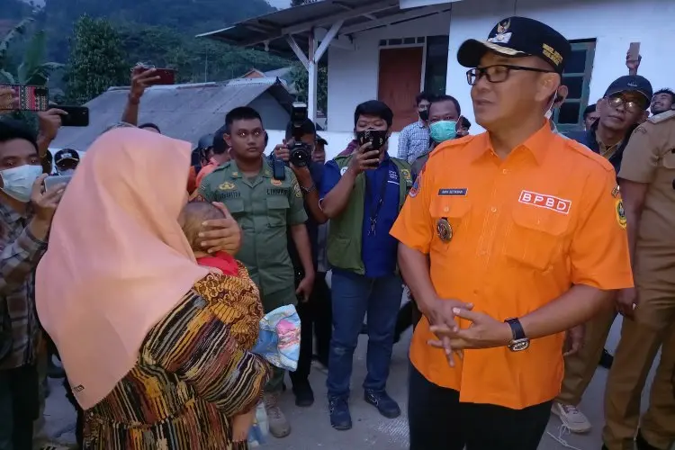 Kunjungi Warga Bojong Koneng, Iwan Setiawan Bicara Soal Relokasi