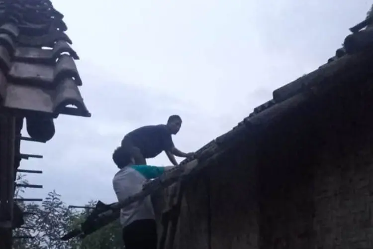 Hujan Angin, 22 Rumah di Karangpawitan Garut Rusak