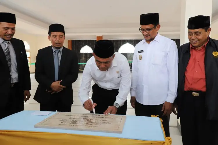 Songsong Generasi Emas 2045,  Santri Mutlak Harus Kuasai Kemampuan Berbahasa dan STEM