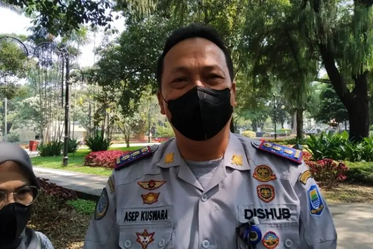 Dishub Kota Bandung Angkut Ratusan Kendaraan Parkir Liar
