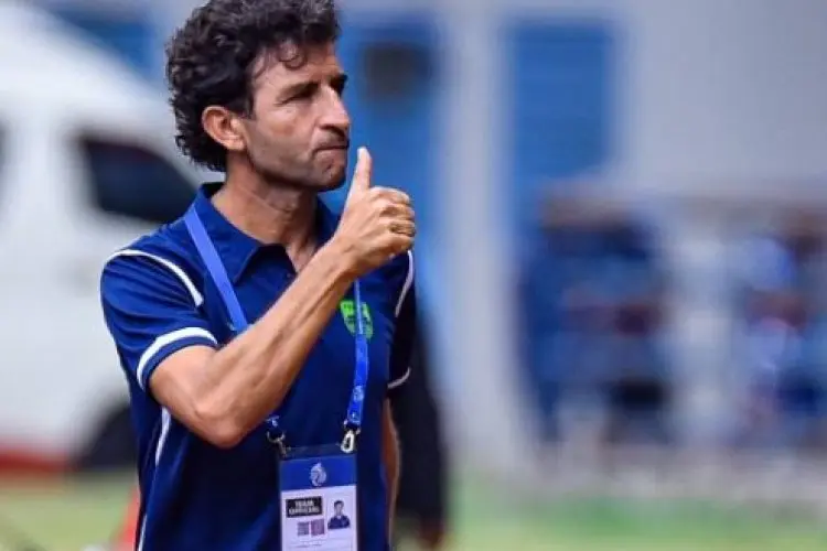 Jelang Lawan Persija, Luis Mila Ubah Beberapa Posisi Pemain