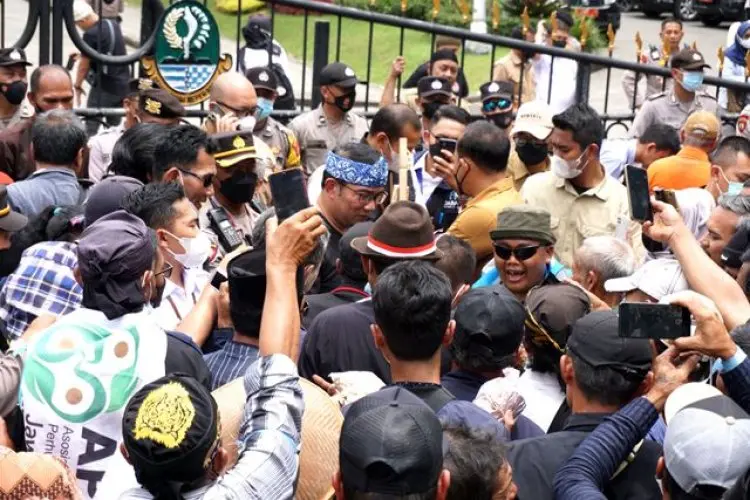 FOTO: Ridwan Kamil Datangi Aksi Para Petani di Hari Tani Nasional