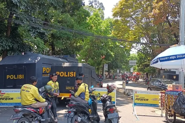 Amankan Aksi Bobotoh, Ratusan Polisi Berjaga di Kantor PT PBB