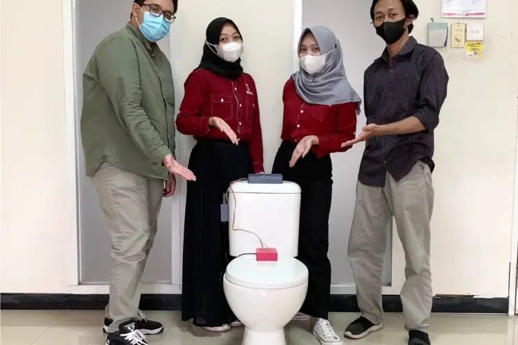 Mahasiswa Tel-U Ciptakan Touchless Smart Toilet yang Mampu Deteksi Kesehatan Sejak Dini