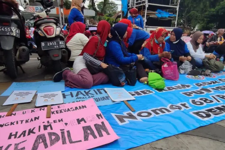 Ribuan Karyawan di PHK, Buruh Masterindo Geruduk PN Bandung