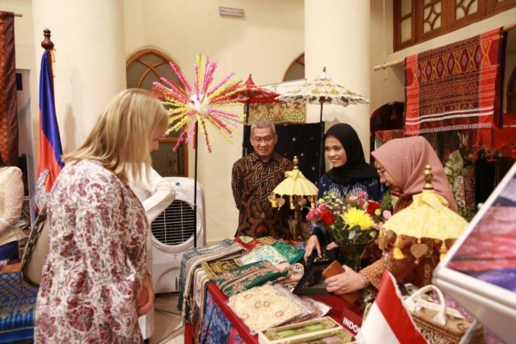 KBRI promosikan batik, kain tradisional Indonesia di Kuwait