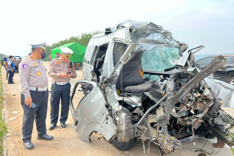 Akibat Sopir Ngantuk, Tujuh Tewas Dalam Kecelakaan di Tol Semarang - Batang