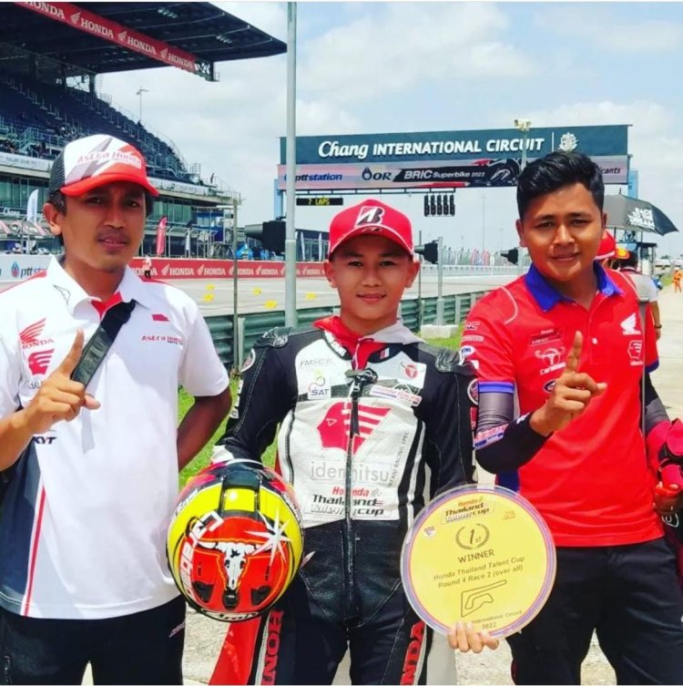 Dari Ciamis untuk Indonesia, Pembalap Decksa Finish Diposisi Pertama Dalam Kejuaraan Honda Thailand Talent Cup