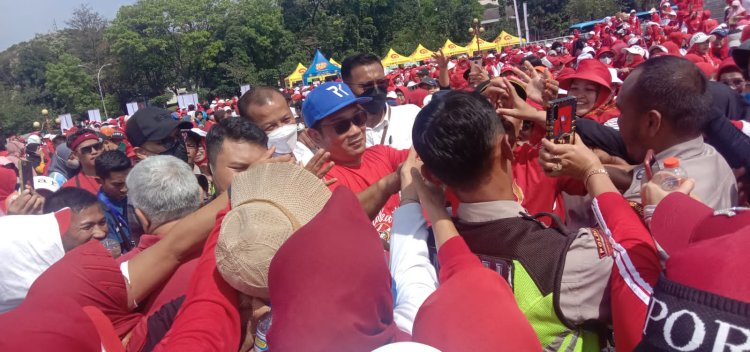 Ribuan Emak-emak Dukung Ridwan Kamil Ke Tingkat Nasional