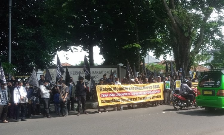 Ratusan Massa FKUIB Tolak Kenaikan BBM, Padati Gedung DPRD Kota Bogor