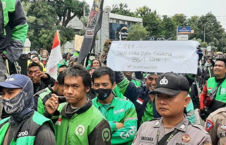 Tolak Kenaikan Harga BBM, Tuntutan Aksi Ojol Cirebon Raya Bersatu Kepung Balai Kota Cirebon