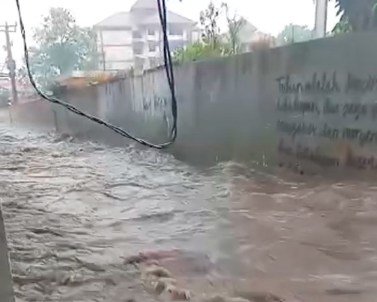 Hujan Deras Bandung Sempat Dikepung Banjir