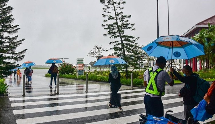 BMKG Prediksi Hujan Deras Terjang Beberapa Kota Besar di Indonesia Hari Ini