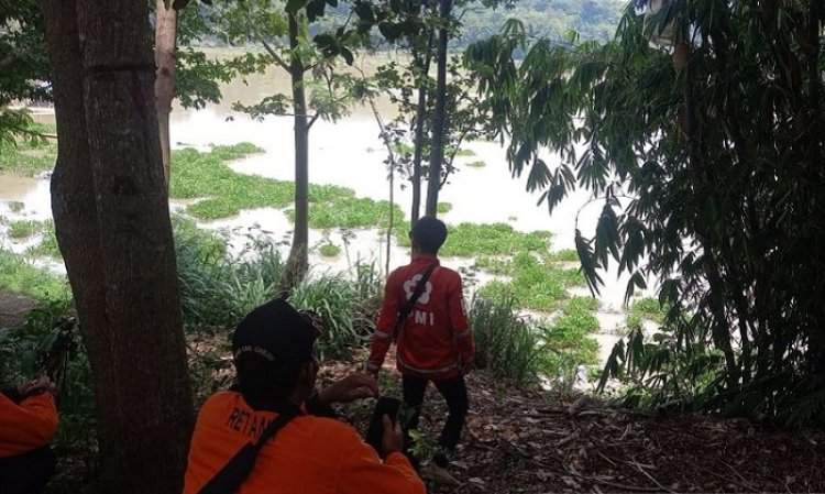 Lagi Asyik Cuci Kaki, Nenek Epon dari Ciranjang Tersapu Arus Deras Sungai Cisokan Cianjur
