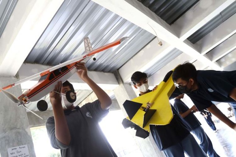 FOTO: Ekstrakurikuler Aeromodeling SMP/SMA Darul Hikam Internasional
