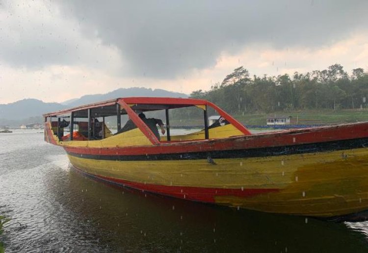 Meski BBM Naik, Sopir Perahu di Waduk Saguling Enggan Naikan Tarif Angkutan Bagi Wisatawan 