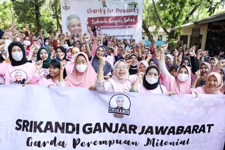 Srikandi Ganjar di Cirebon Bagikan Ribuan Sembako
