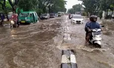 DLHK Angkut Lima Ton Sampah Pasca Banjir Gedebage
