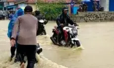 Dua Pompa Air Digunakan BPBD Cianjur Untuk Membuka Jalan Nasional Yang Terendam Banjir