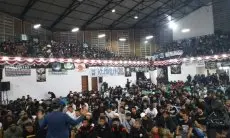 Haru dan Merinding Para Suporter Bersatu di GOR Saparua Bandung