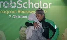 Kolaborasi Grab dan BenihBaik Berikan Beasiswa Puluhan Anak Mitra Berprestasi di Bandung