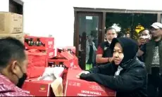 Sambil Serahkan Bantuan, Risma Minta Warga Ngungsi dari Gang Barjo