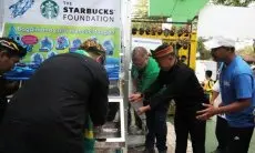 Lima SD di Kota Bandung Dapatkan Bantuan Aqua Tower Water Filter, Para Siswa Kini Bisa Minum Air Langsung dari Kran