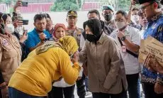 Mensos Berikan Santunan Korban Tanah Longsor, Bima Sampaikan Solusi