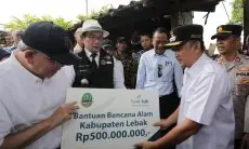 Kunjungi Warga Terdampak Banjir di Lebak Banten, Ridwan Kamil Salurkan Bantuan Kemanusiaan
