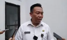 Kadinsos Kota Bandung Angkat Bicara Soal Kakek Tua Tinggal di Makam