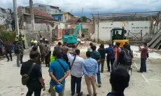 Pemkot Bongkar Bangunan Diatas Longsor Gang Barjo 