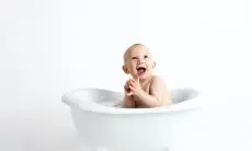 CEK DISINI... Suhu Air yang Tepat Memandikan Bayi