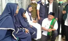 Uu Ruzhanul Ulum Resmikan Pesantren Lansia di Ciparay