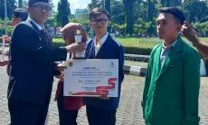 Plt Bupati Bogor Serahkan Hadiah kepada Pemenang Lomba Kepemudaan