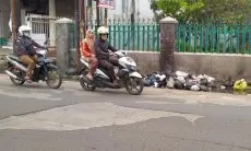 Tumpukan Sampah di Jalan Raya Laswi Ciparay Bikin Jijik Warga Kabupaten Bandung dan Pengguna Jalan