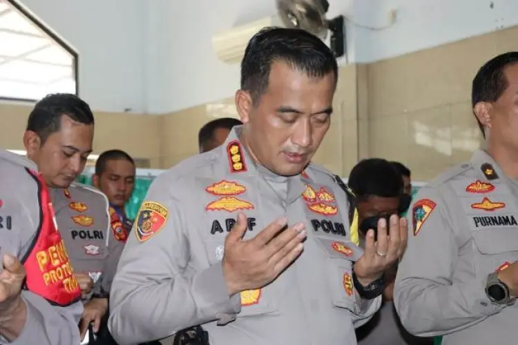 Polresta Cirebon Gelar Salat Gaib dan Doa Bersama untuk Korban Tragedi Stadion Kanjuruhan