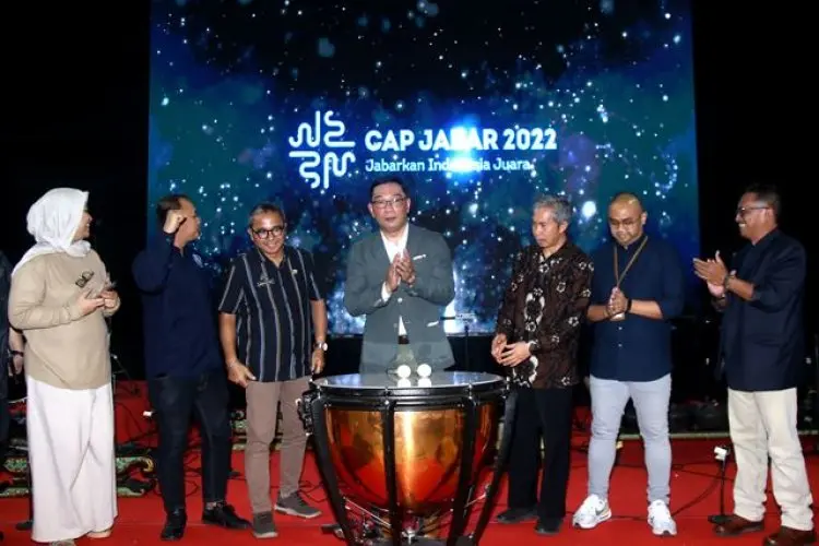 FOTO: Gubernur Jabar Ridwan Kamil Luncurkan CAP Jabar dan Pasar Senja