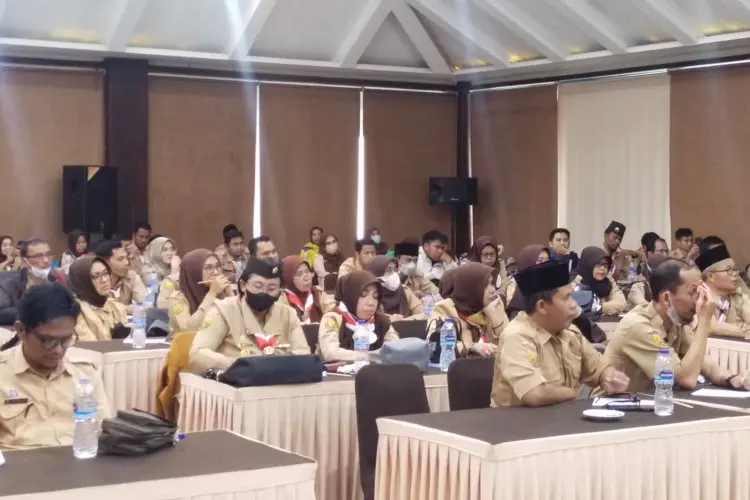  Disdik KBB Bekali Calon Kepala Sekolah Ilmu Kepramukaan